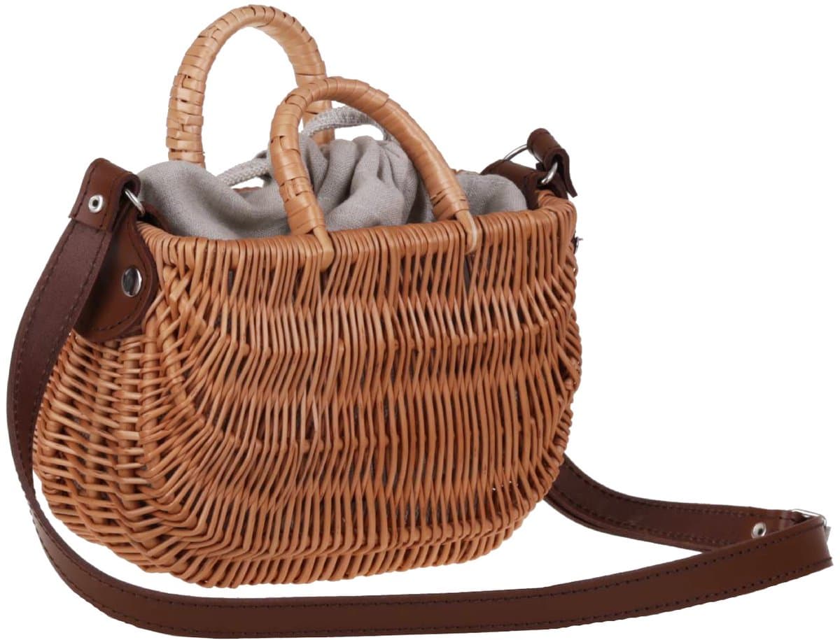 Your Chic Handwoven Wicker Bag Awaits